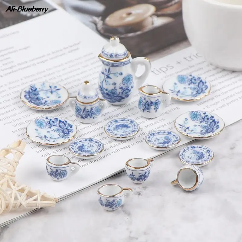 Miniature Porcelain ชุดถ้วยชาดอกไม้บนโต๊ะอาหารห้องครัวเฟอร์นิเจอร์ตุ๊กตาของเล่นเด็กกระบอกใส่ชาตุ๊กตา