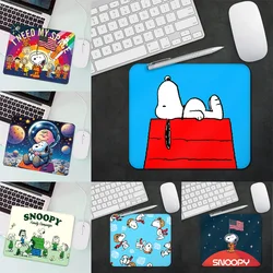 Cartoon niedlichen Hund s-snoopys Gaming-Mauspad xs kleines Mauspad für PC-Spieler Desktop-Dekoration Büro Maus Matte Deskmat Teppich