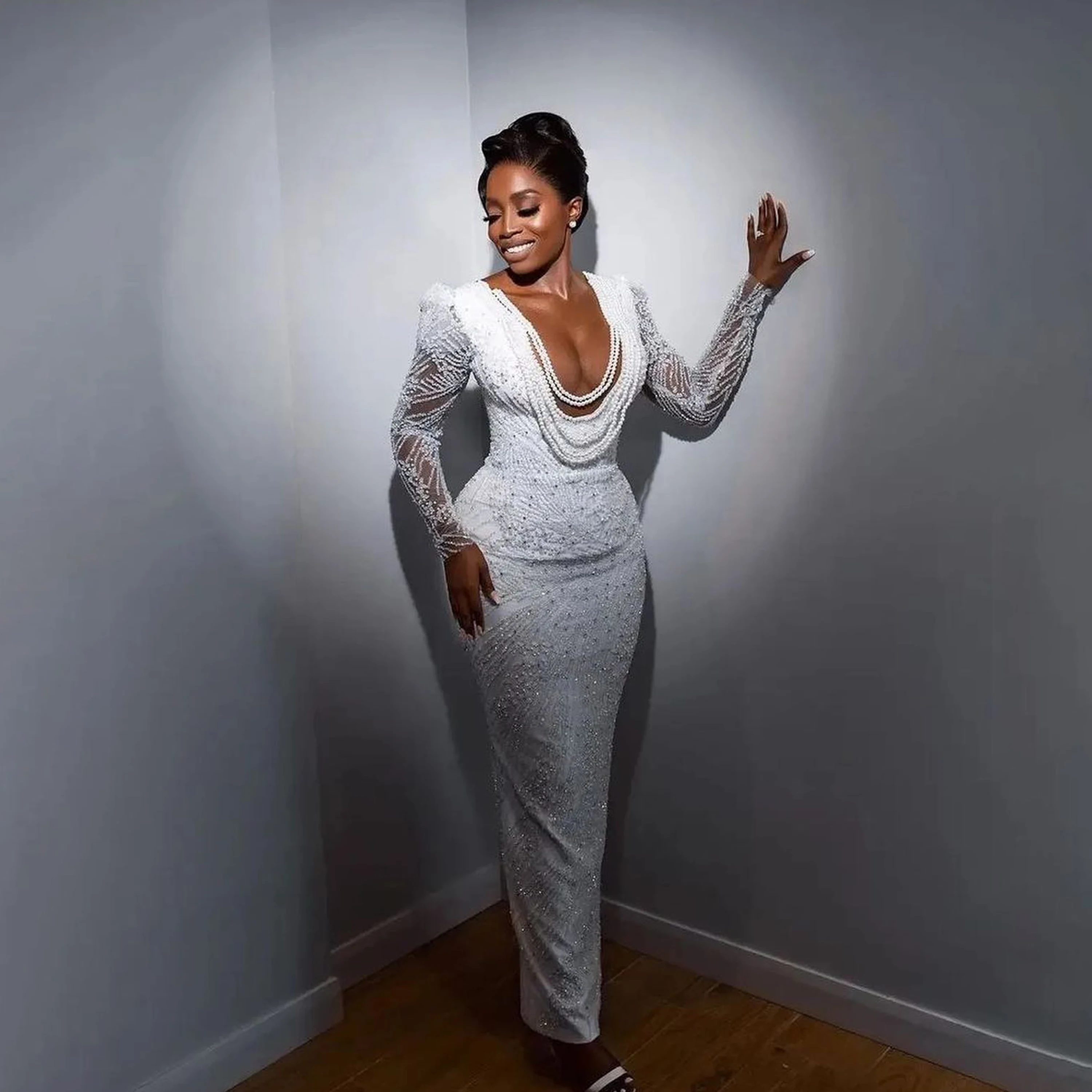 Africa V-Neck Wedding Dresses Beaded Sparkly Long Sleeves Backless Mermaid Floor Length Sweep TrainBridal Gowns Customized