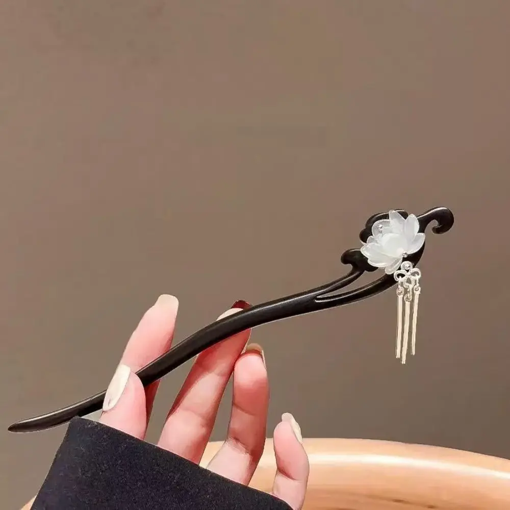 Traditional Chinese Style Wood Hair Stick Floral Pattern Tassel Detail Hair Accessory Charming Elegant Updos Hairpin Women