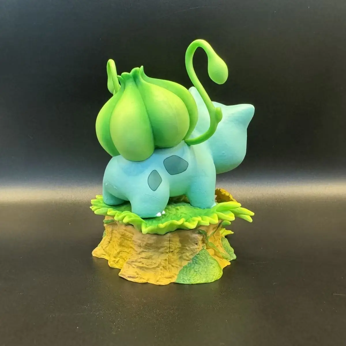 Nuevo 10cm ‌ Figura de Bulbasaur ‌ Colección de figuras circundantes de Pokémon Anime, adornos de escritorio de PVC, el mejor regalo para niños