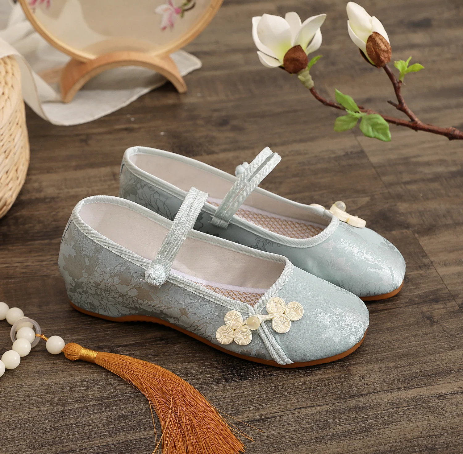 Sapatos hanfu primavera e verão sapatos de pano tradicionais estilo pequim com bordados inspirados em zen sapatos femininos