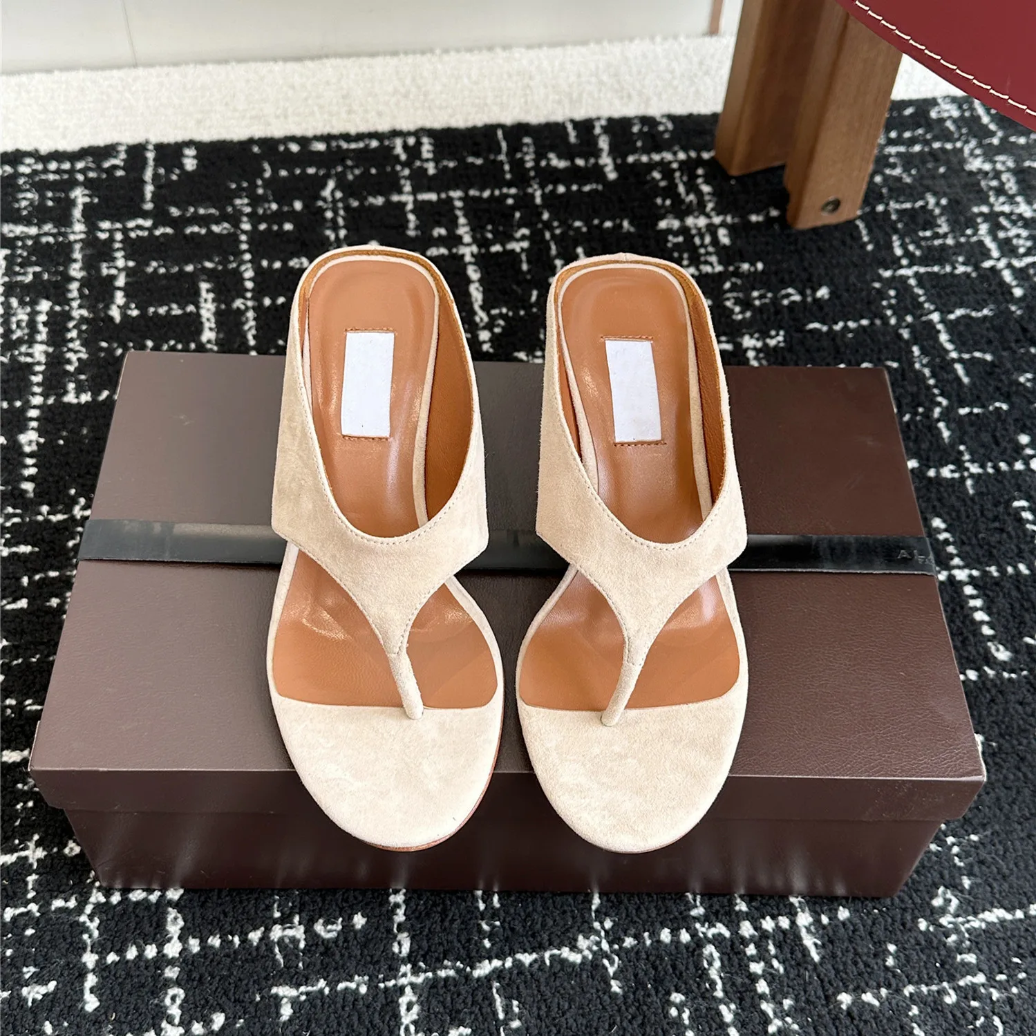 Luxury Designer Clip Toe Cool Straw for Women, Wearing Leather Versatile High Heels, Boosting Slope Heel, and Flip Straw