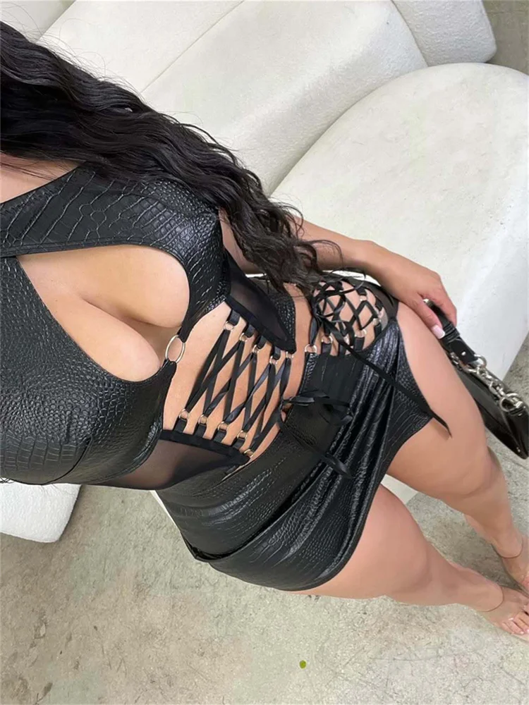 

Комплект из 2 предметов Nibber Wild Hottie: женский топ-халтер с вырезами на спине и сетчатыми вставками + асимметричная юбка с разрезом на бедре, комплект с драпировкой