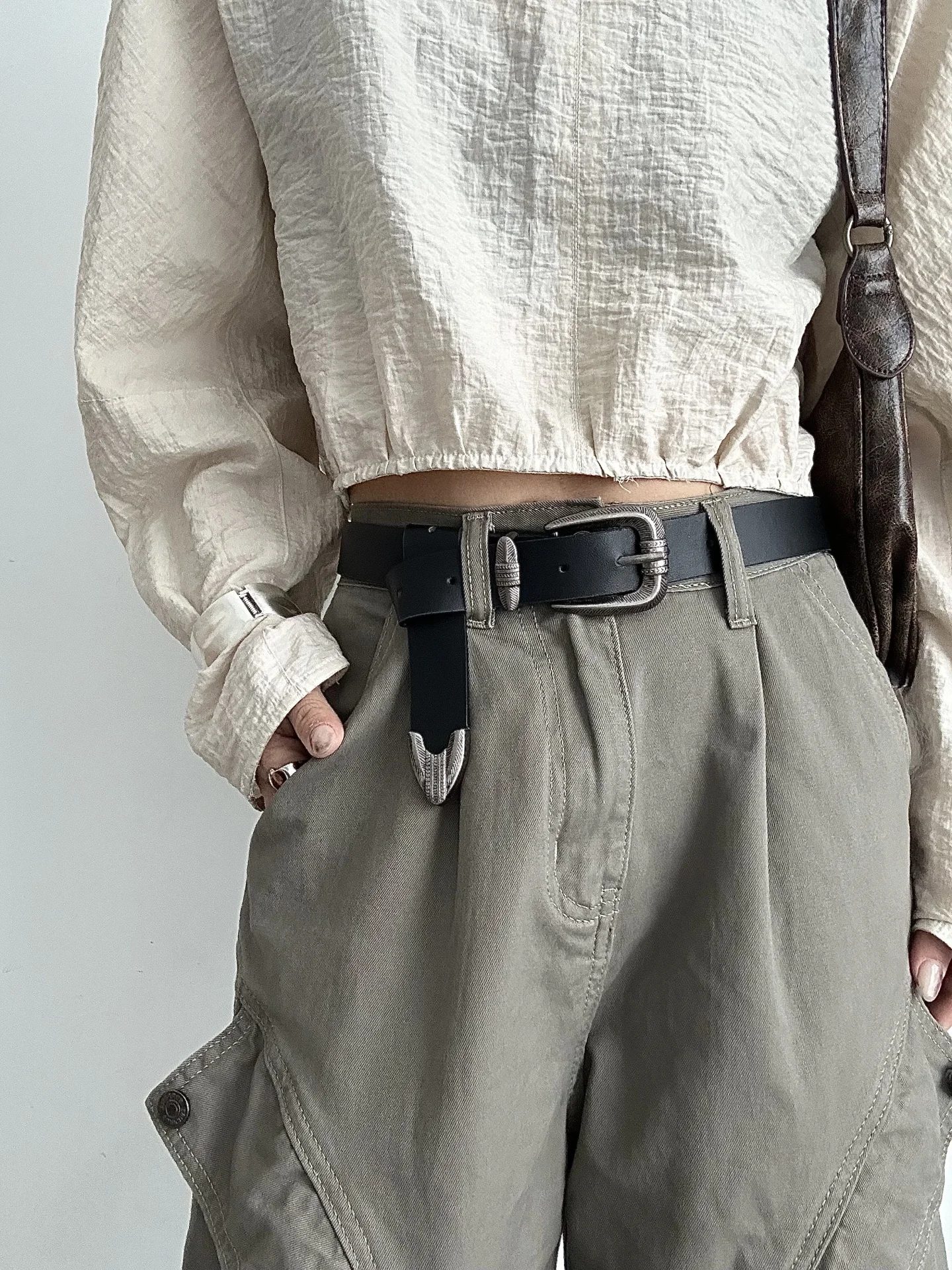 cinto-feminino-vintage-acessorio-versatil-de-couro-para-jeans-design-exclusivo-e-sofisticado-sensacao-de-luxo-material-pu