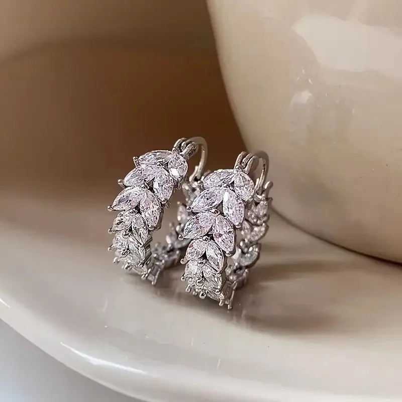 Elegant Miniature Sparkling Leaf Synthetic Zirconia Women Earrings Perfect Wedding Wear Valentine's Day Gifts Party Accessories