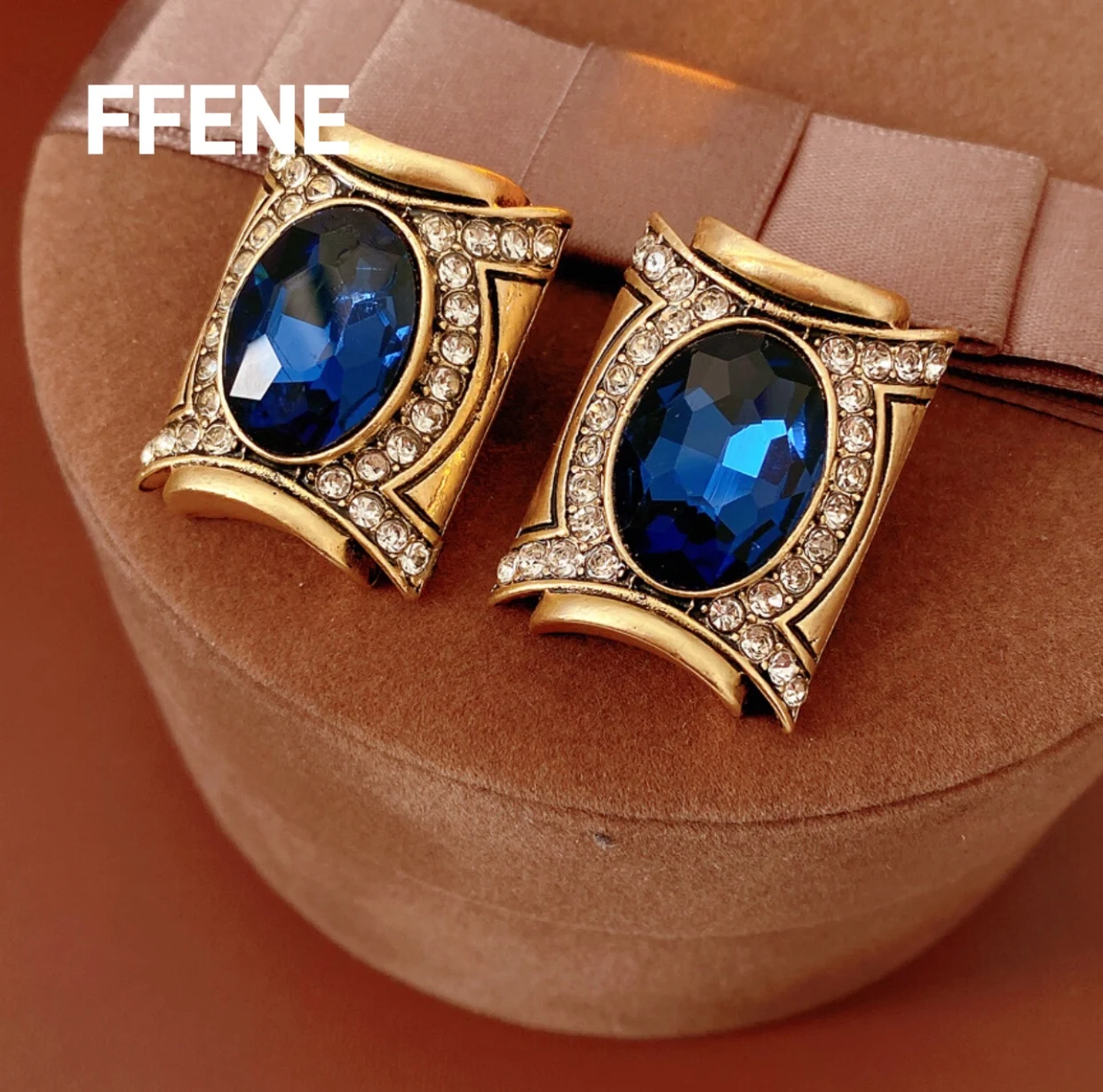 

[Luxury] Zircon Glass Oval Earrings Heavy Industry Retro Court Style Earrings High-end Earring