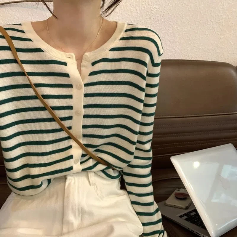 Sweet Fresh Autumn 2024 Women\'s New Patchwork O-Neck Button Striped Fashion Loose Minimalist Casual Knitted Long Sleeved Tops