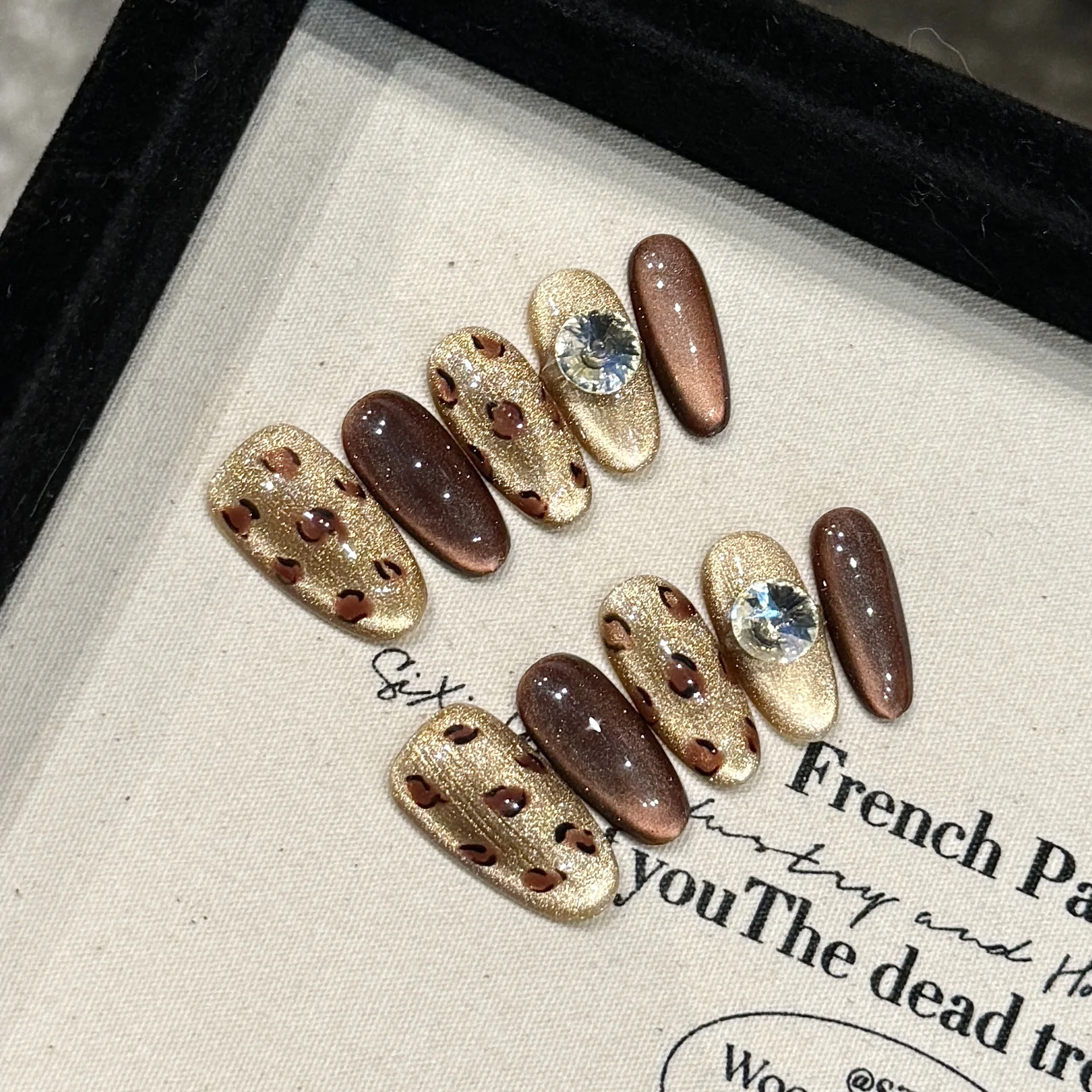 

10pcs Handmade Shimmery Brown Cat's Eye Press On Nail Glossy Diamond Leopard Print False Nails Reusable Wearable Fake Nail Tips