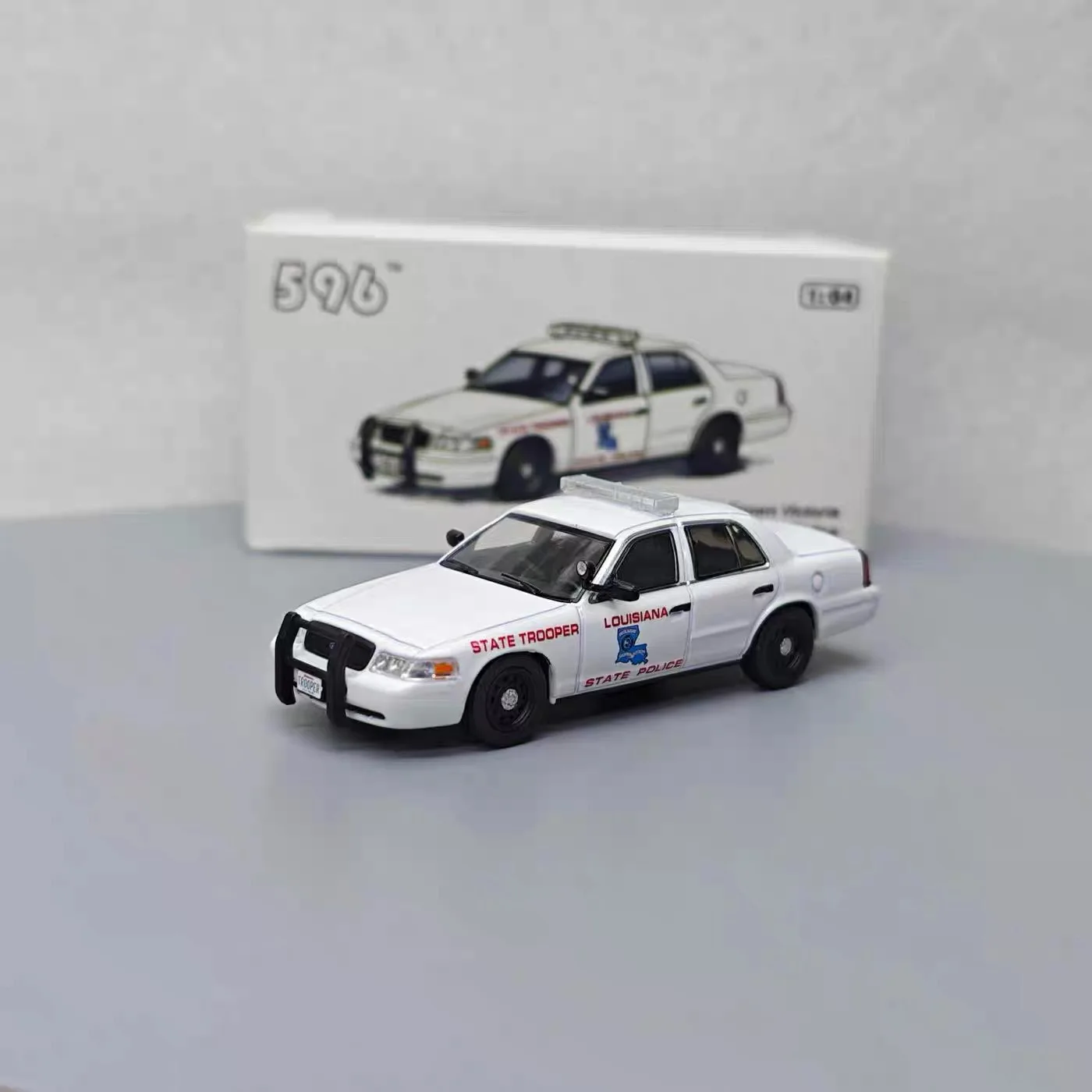 

596 1:64 Tennessee/Мичиган/Луизиана/Бостон Виктория Корона, окрашенная модель автомобиля из сплава