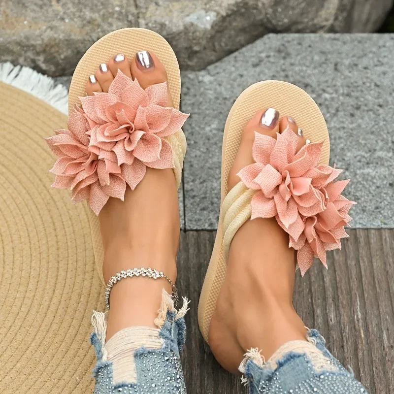 شباشب نسائية كبيرة الحجم 36-45 صنادل ذات رأس مستدير على شكل زهرة صنادل سميكة القاع خفيفة الوزن وناعمة من الأسفل مفتوحة من الأمام أحذية الشاطئ #1