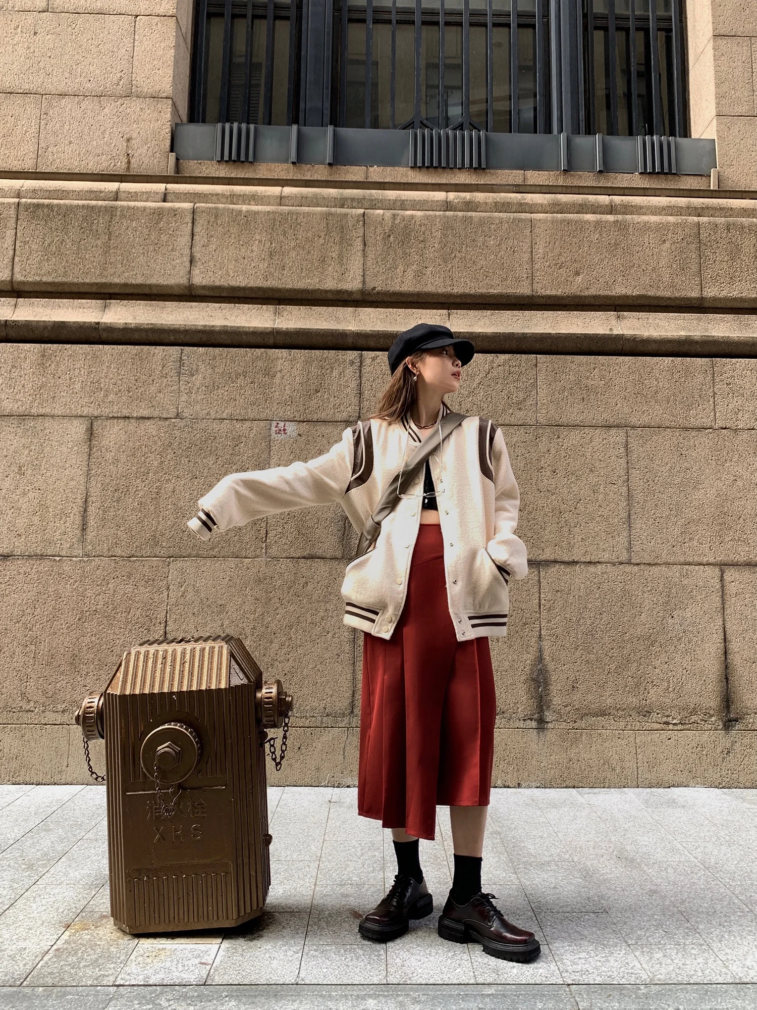 レトロアメリカンスタイルショルダーパッチワークレザーウールベースボールジャケットレディースショートアウターファッショナブルエレガント