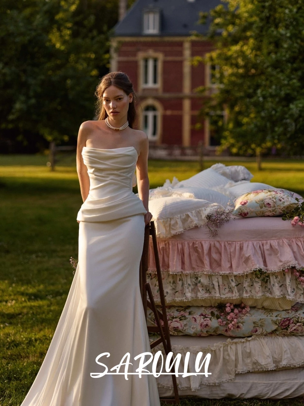 

Elegant Strapless Soft Satin Wedding Dress With Flowing Train Chic Corset Mermaid Bridal Gown Simple Fashionable Bride Wear