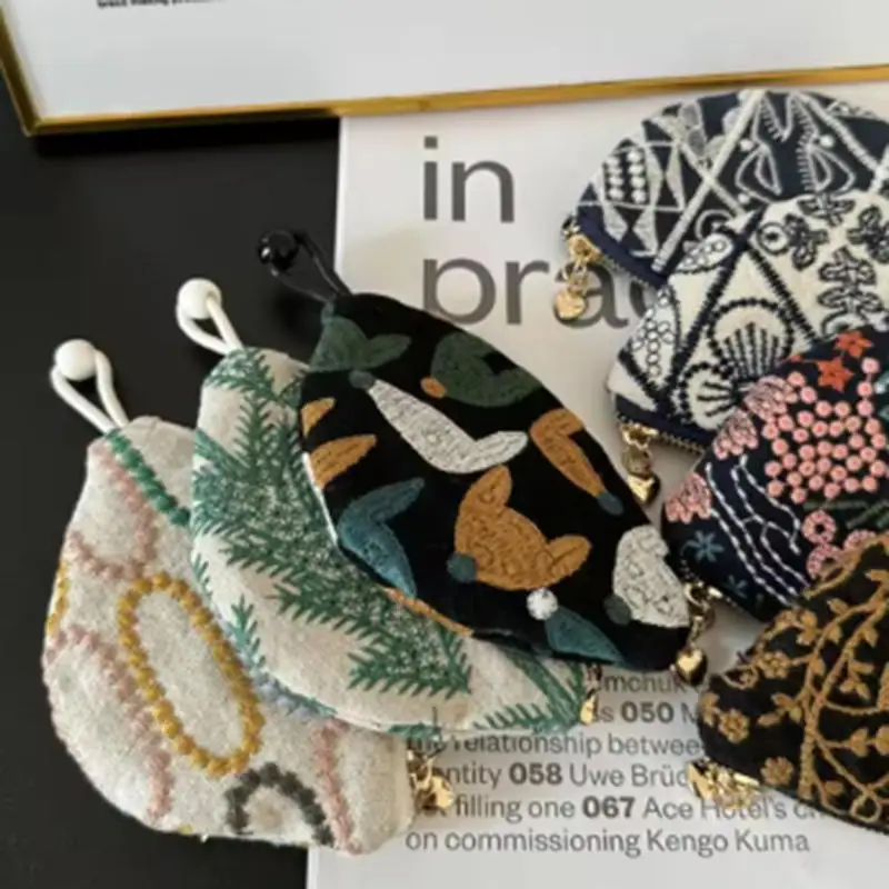 

Новая вышитая мини-кошелек-монетница 2026 года, маленькая хлопковая сумочка-брелок на молнии для ключей от машины