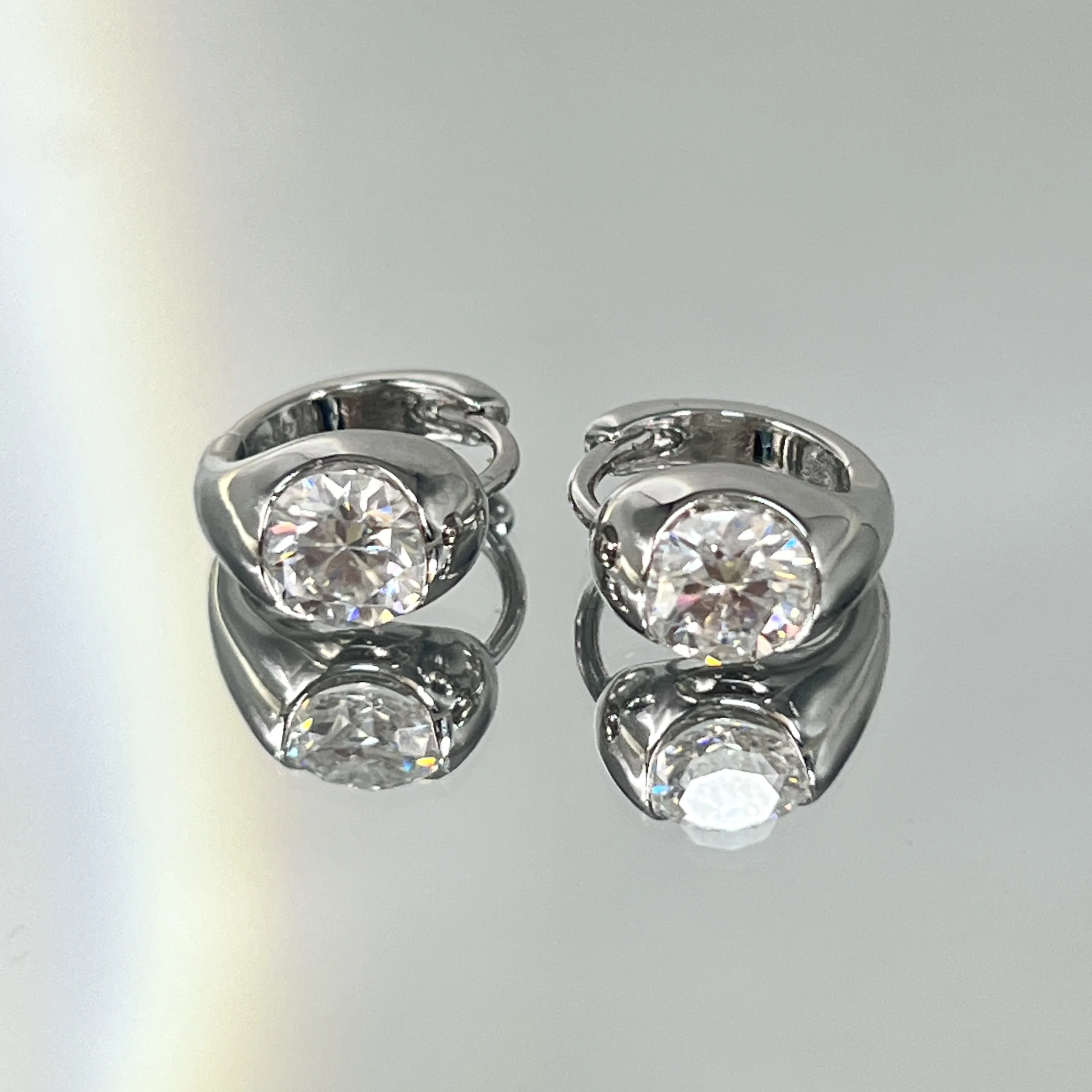 

Серьги-гвоздики из стерлингового серебра S925, с муассанитом, в ретро-стиле, элегантные, простые, универсальные, изысканные.