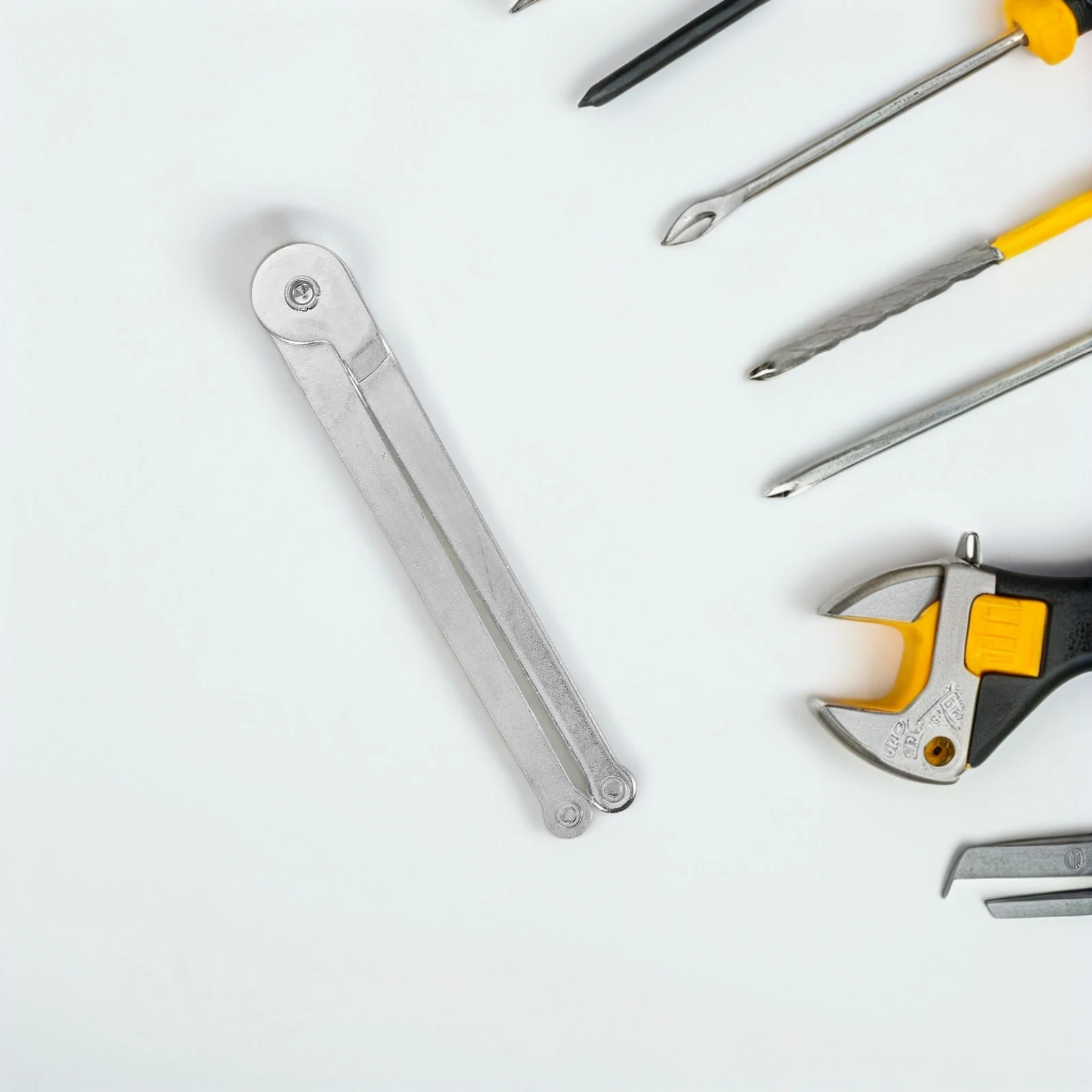 

4pcs Thickened Adjustable Angle Grinder Spanner Wrench for Easy Disassembly Durable Universal H Tool Attachment