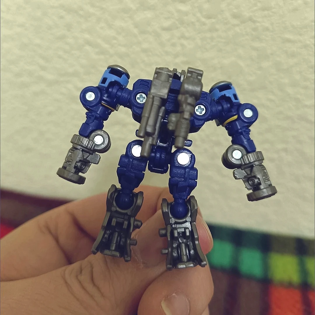 متوفر في المخزون ألعاب هاسبرو المتحولة من سلسلة الاستوديو ديسيبتيكون نماذج الدمدمة مجموعة روبوت شخصيات الحركة مجموعة هدايا الألعاب