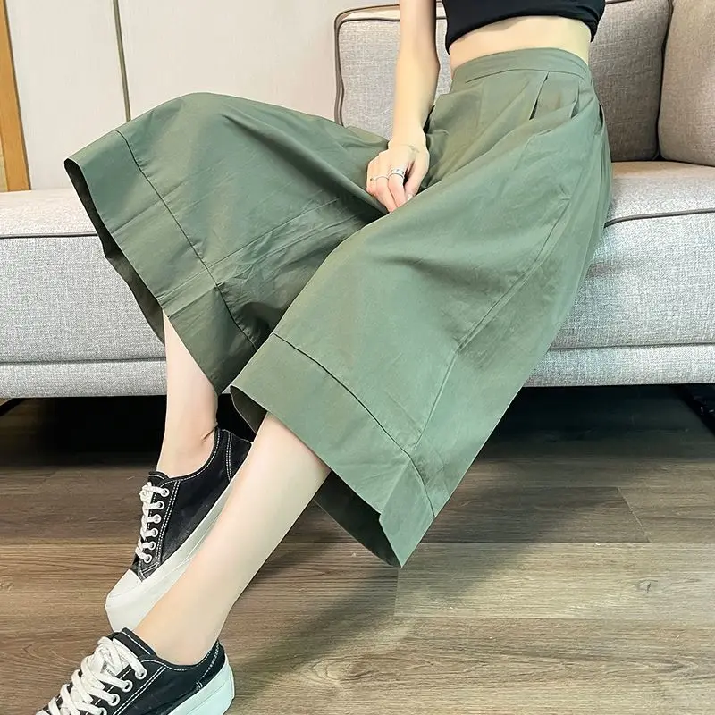 

Зеленые классические брюки в стиле милитари для женщин, летние тонкие брюки 2025, новый стиль, висячие брюки семь четвертей, короткие рабочие брюки