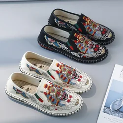 Classic Embroidered Casual Shoes Men's Flats Shoes Fashion Slip on Men Canvas Loafers Shoes Chinese Ethnic Couple Cloth Shoes