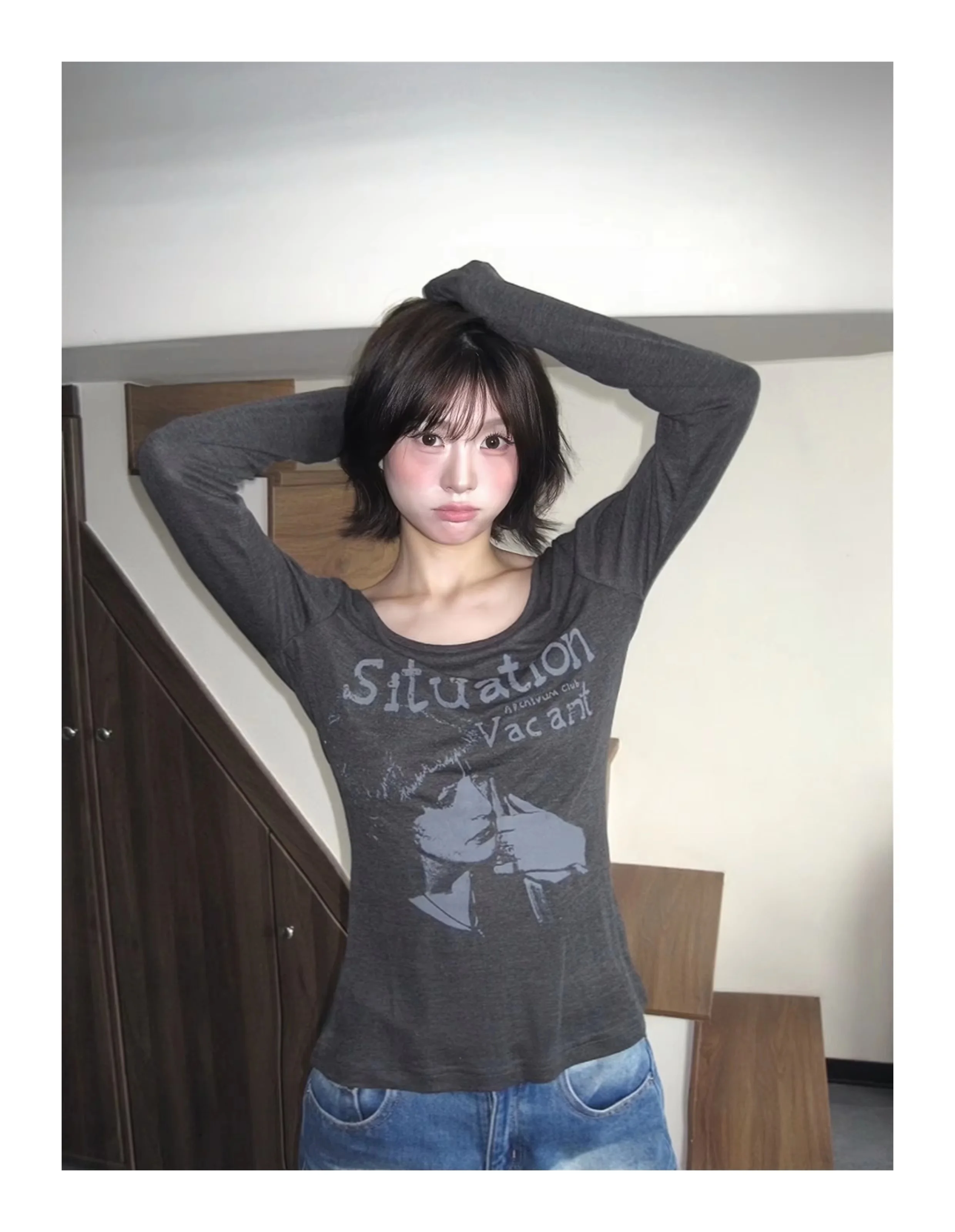 Damen Y2K Vintage Grafik-Langarmshirt mit tiefem U-Ausschnitt, Retro-Porträtdruck, schmal geschnitten, Grunge-Casual-T-Shirt – Detail 7
