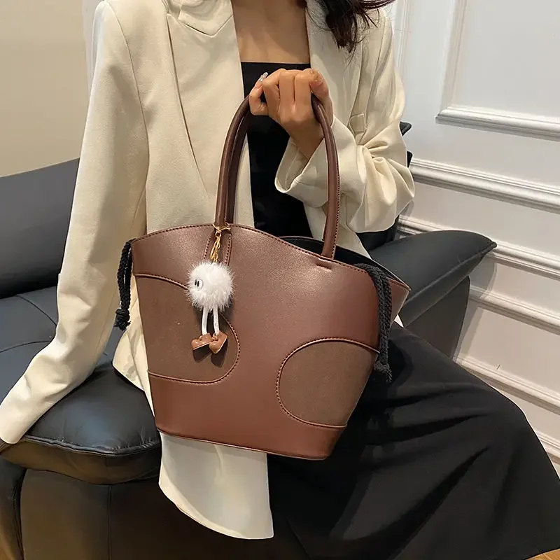 Tote Bag Large Capacity  Women's Single Shoulder Commuter  Dig Hole 2024 New Large Bag Niche Design Cute Crossbody Handbag