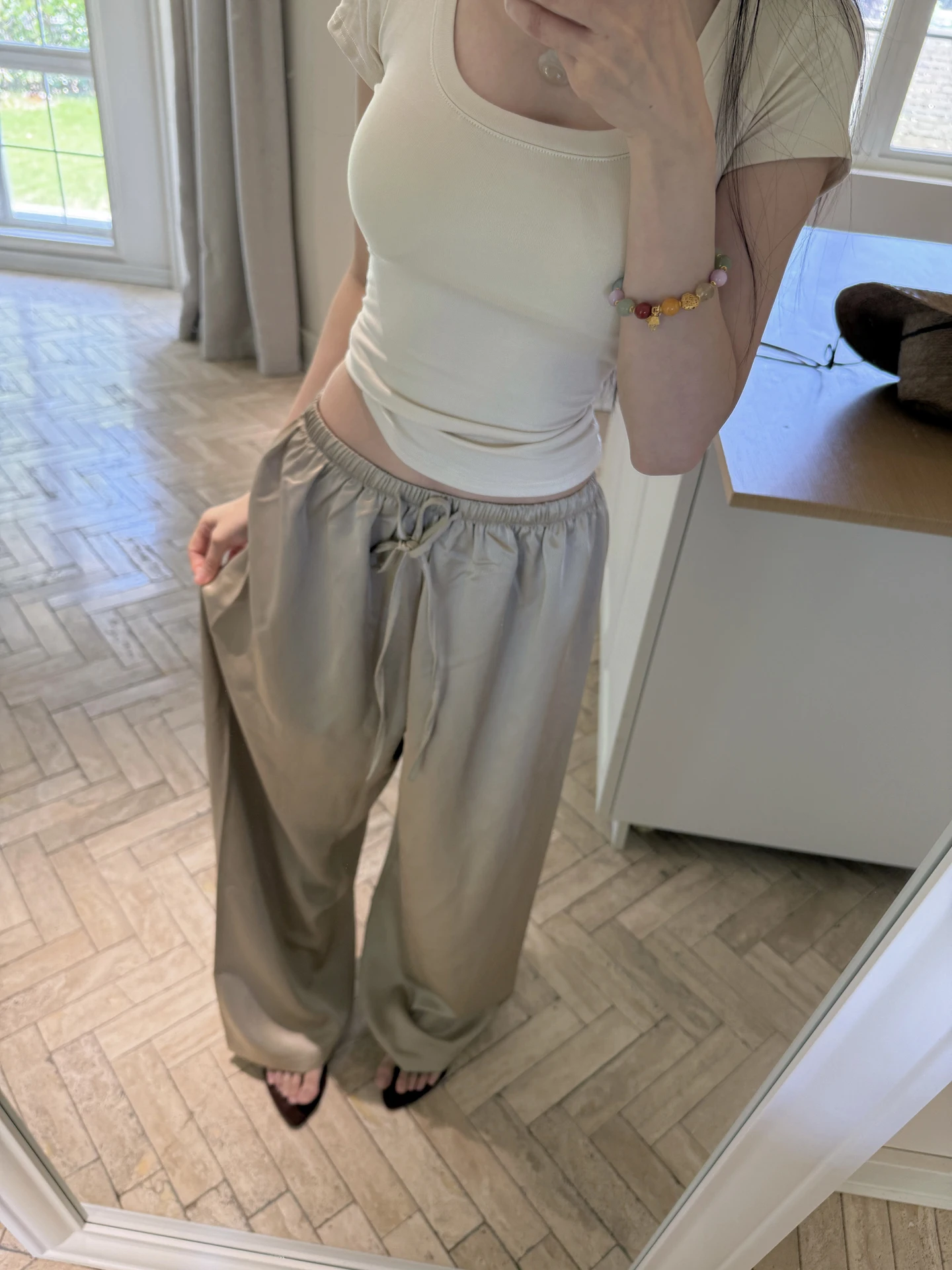 

Комплект Pure Desire: футболка и прямые свободные длинные брюки для женщин. Модная повседневная одежда для молодых женщин.