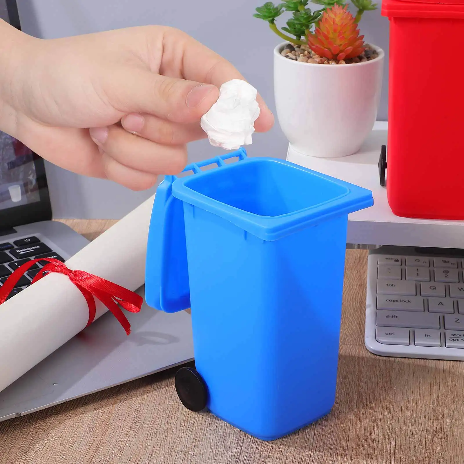 

4Pcs Mini Trash Can Pencil Holder Portable Desk Organizer Lid Wheels Small Trash Bin Pen Storage Desktop Box Garbage Can Toy