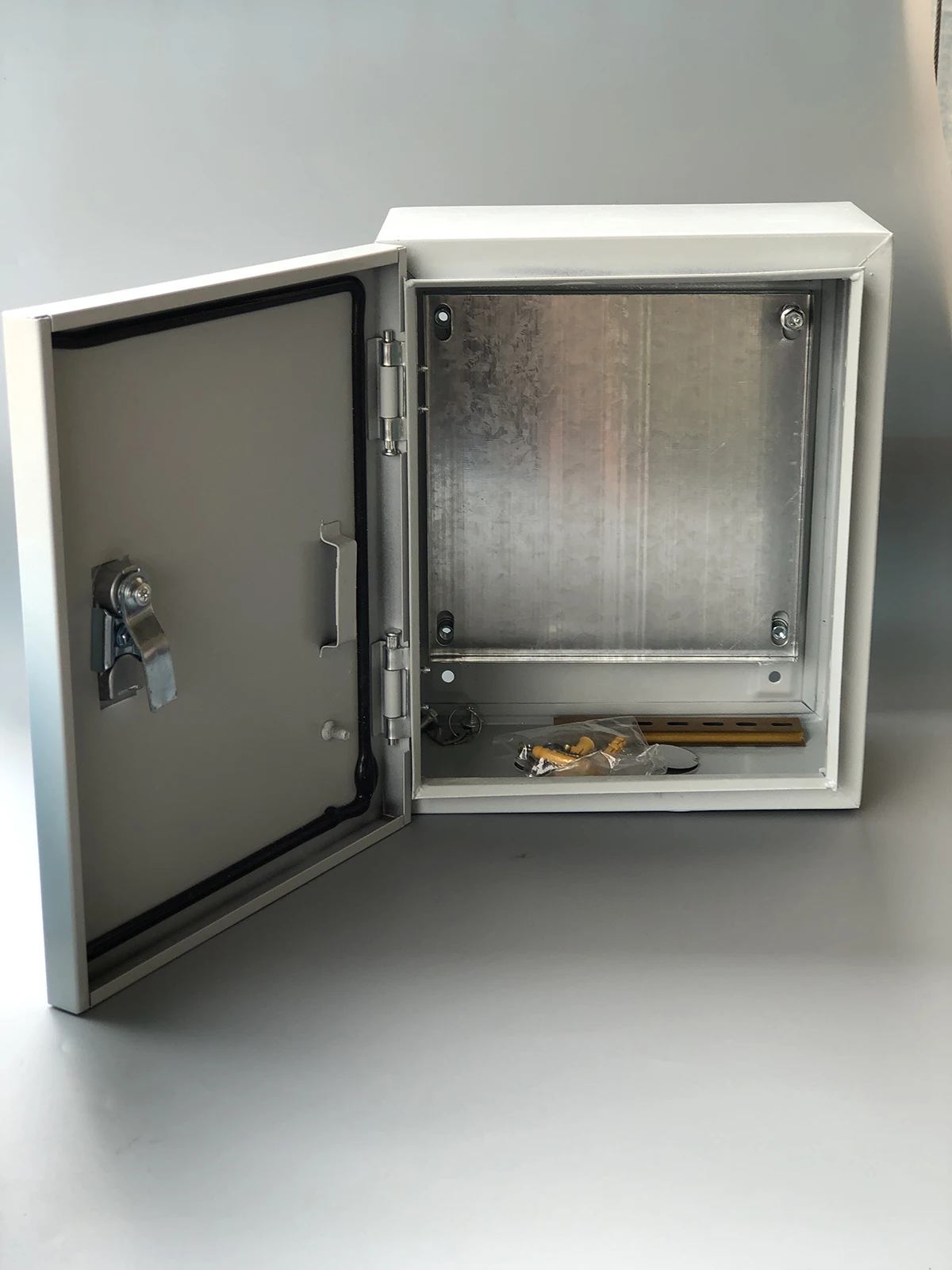 UQISOVI Household Indoor Outdoor Rainproof Power Distributing Boxes For CCTV Security Camera Power Protection Electrical Cabinet