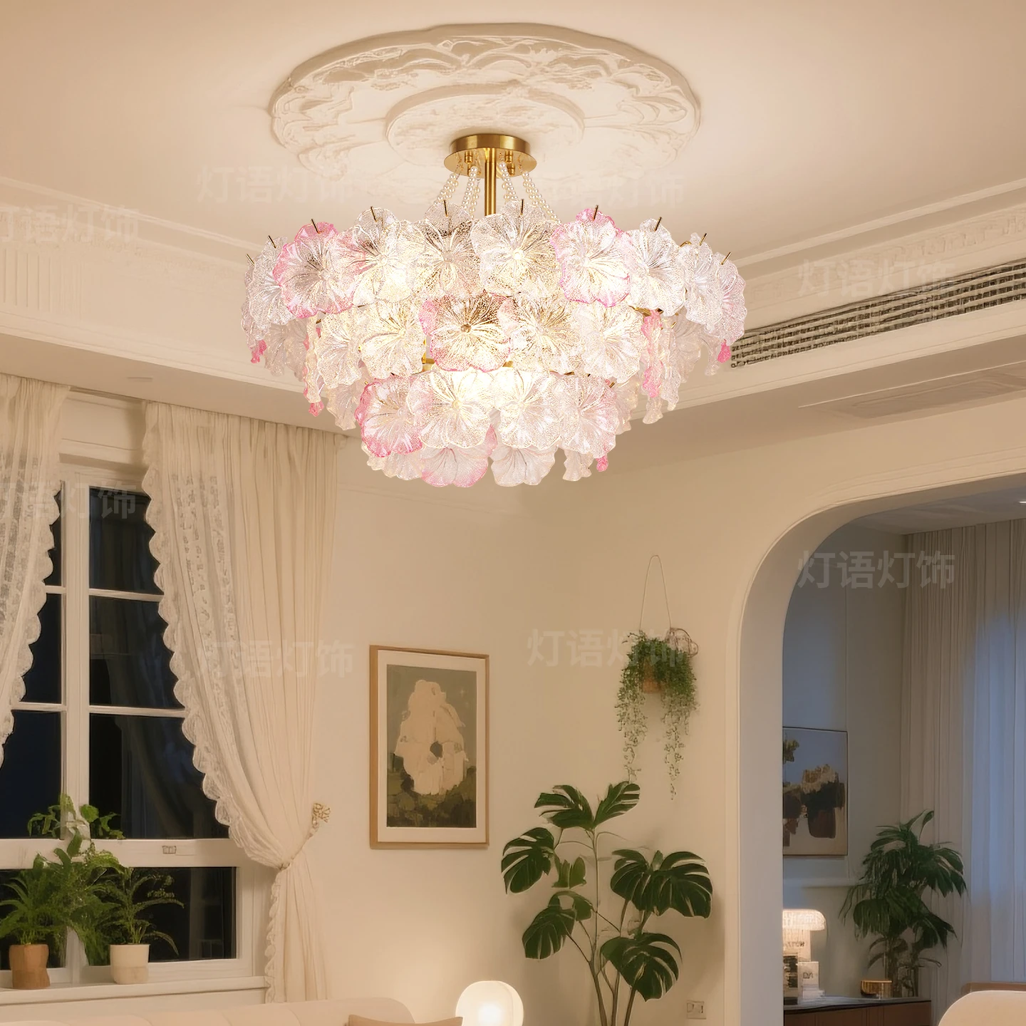 Living Room Pendant Light French Luxury Creative Petal New Glass Pendant Light Fashionable Bedroom
