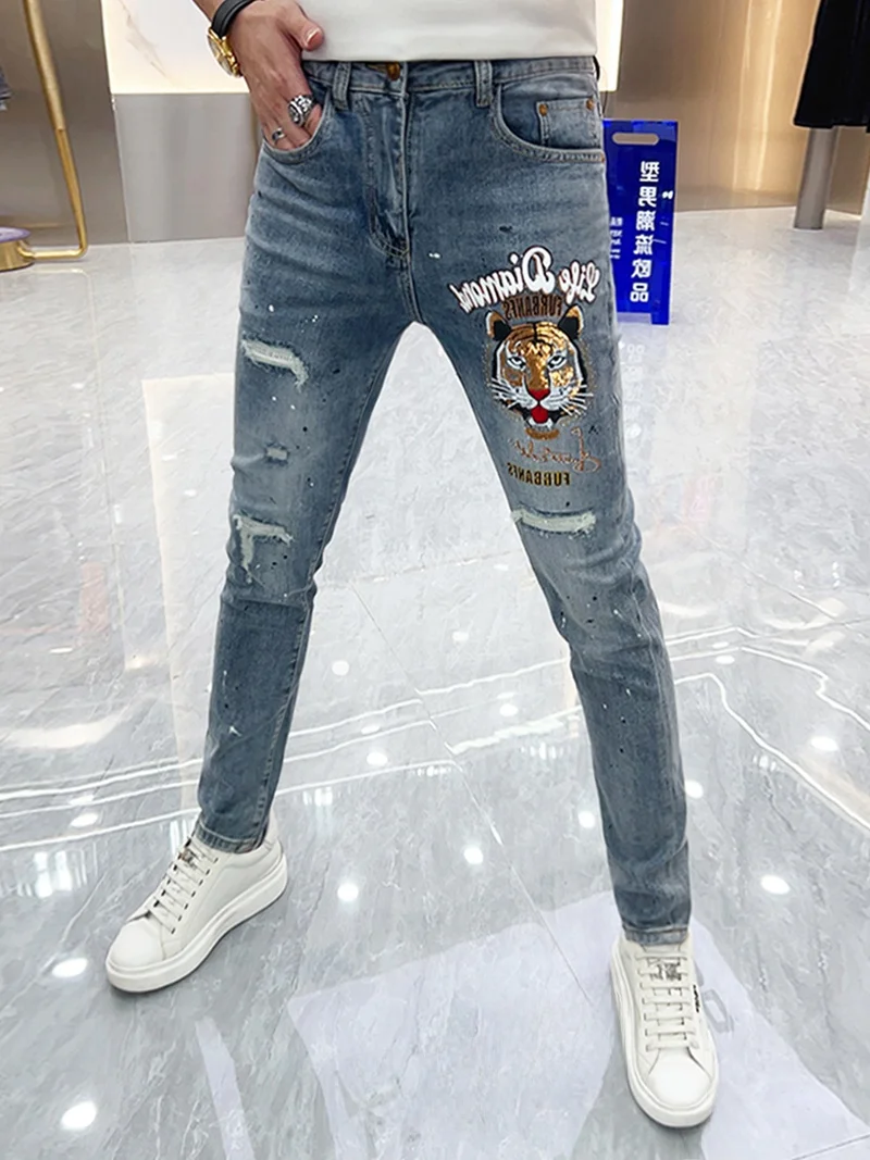 

Men's Tiger Embroidery Jeans Personali Hole Rhinestone Slim Trendy Waed Lightweight Casual Small Foot Pants
