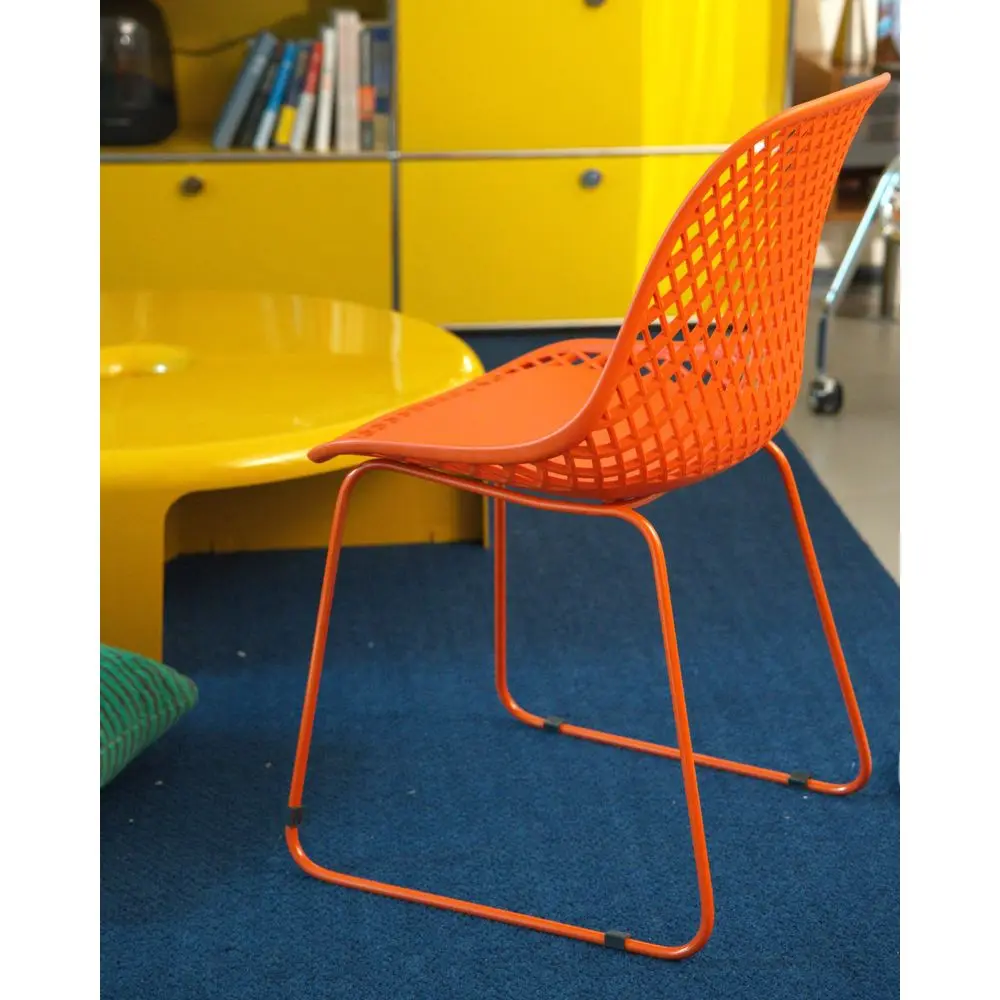 

Plastic Dining Chairs Set of 4, Stable Indoor Outdoor Kitchen Chairs with Metal Legs for Cafes, Restaurants and Office Blood Or
