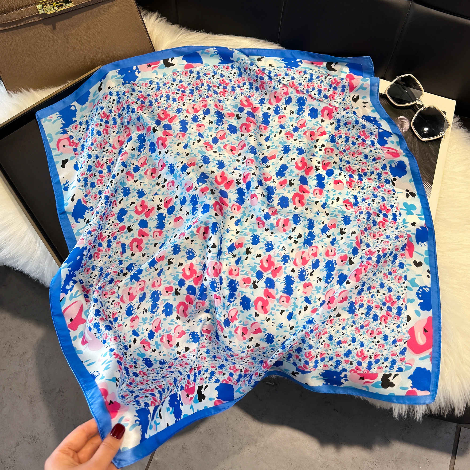 Luxuriöses Leopardenmuster Quadratisches Tuch Weiches Satin-Bandana Vintage Winddichtes Kopftuch Schal Imitation Seide Reise-Strandtuch – Detail 3