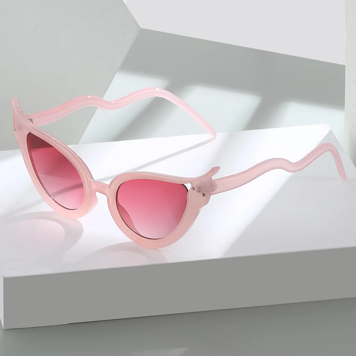 Vintage Unique Snake Cat Eye Y2K Sunglasses Women New Fashion Black Pink Gradient Party Sun Glasses Ladies Halloween Eyewear