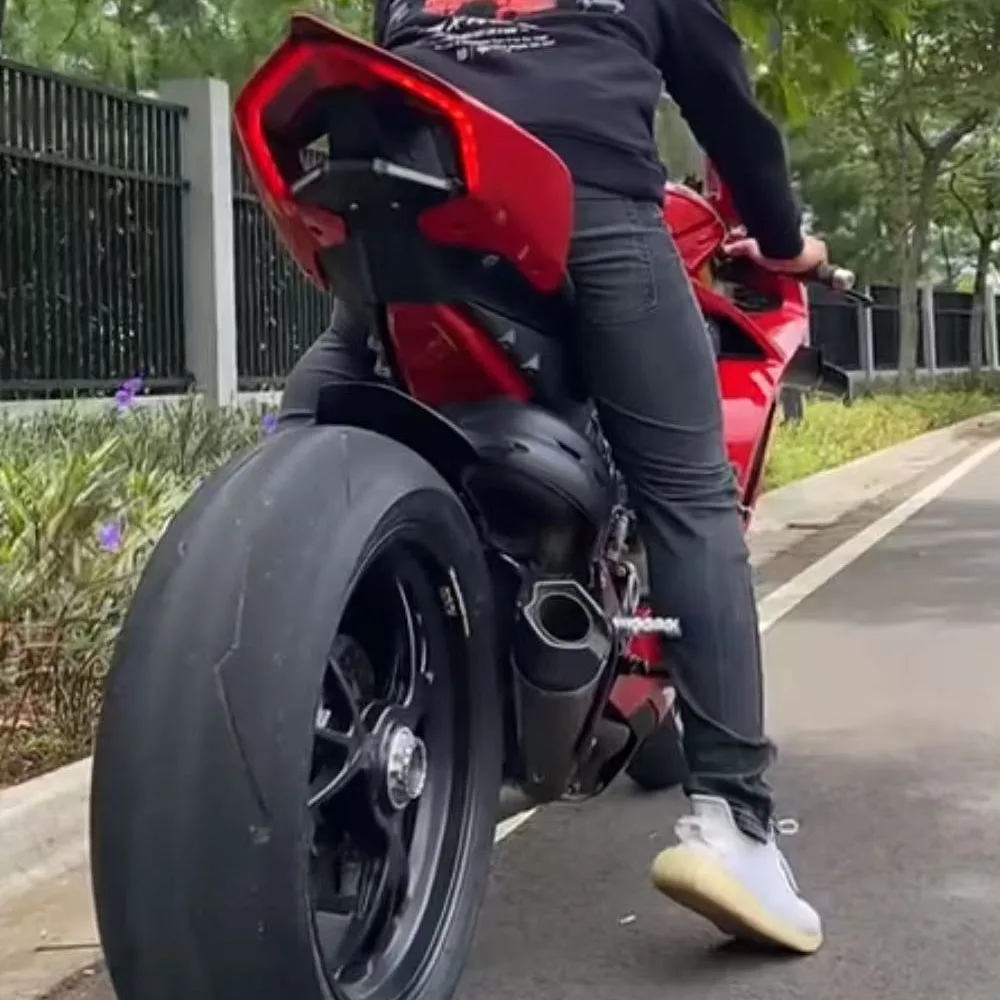 For DUCATI Panigale V4 V4S Streetfighte V4 V2 Motorcycle Rear Tail Light Brake LED Turn Signals License Plate Bracket Fit