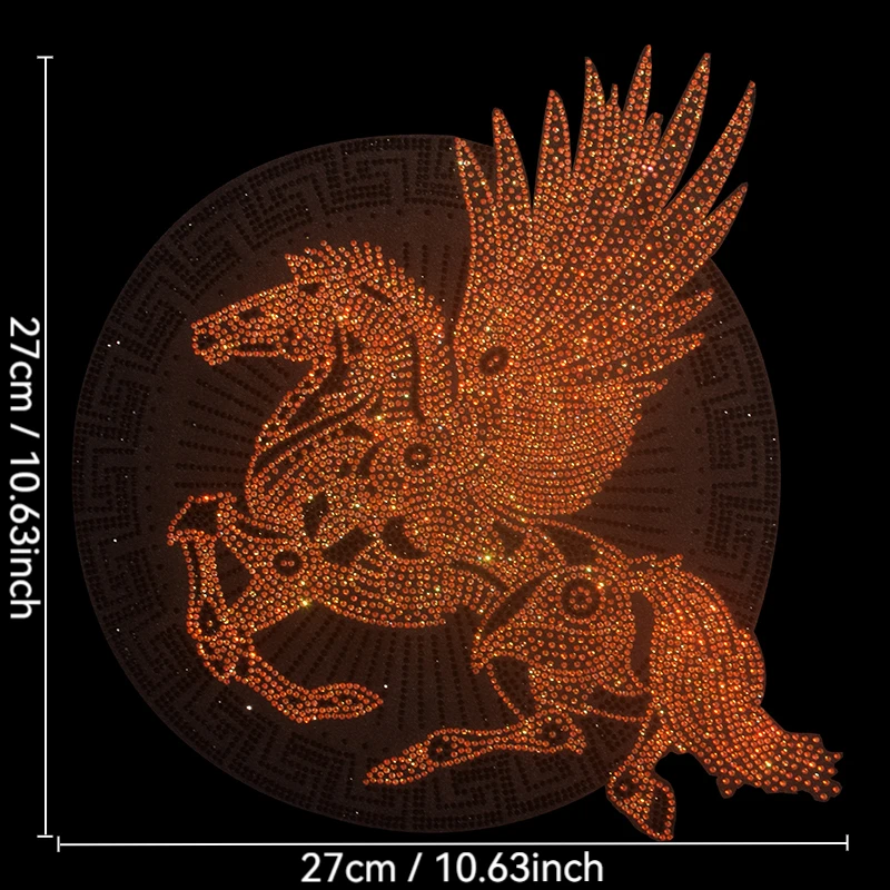 

Высококачественные волшебные узоры лошадей с водными бриллиантами прашены на свитерах, футболках, толстовках, пальто и аксессуарах для одежды.