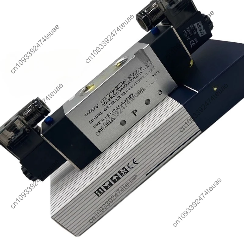 1pcs Pneumatic Solenoid Valve GT252-1/2-220V GT252-3/8-1/4-220V Electric Control Reversing Valve