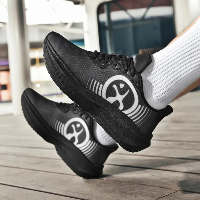 

High-quality carbon board casual sports shoes 2025 new model breathable and shock-absorbing couple running shoes sneakers women