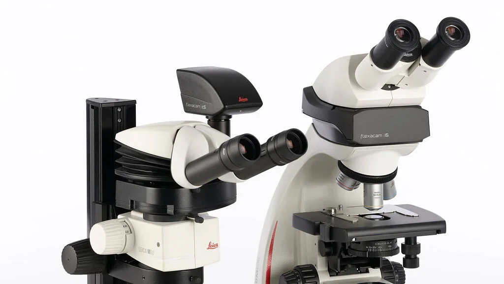 Leica Flexacam C5 e I5 Fotocamere per microscopio Immagini nitide Sensore CMOS da 12 megapixel Tubo binoculare per microscopio stereo o composto