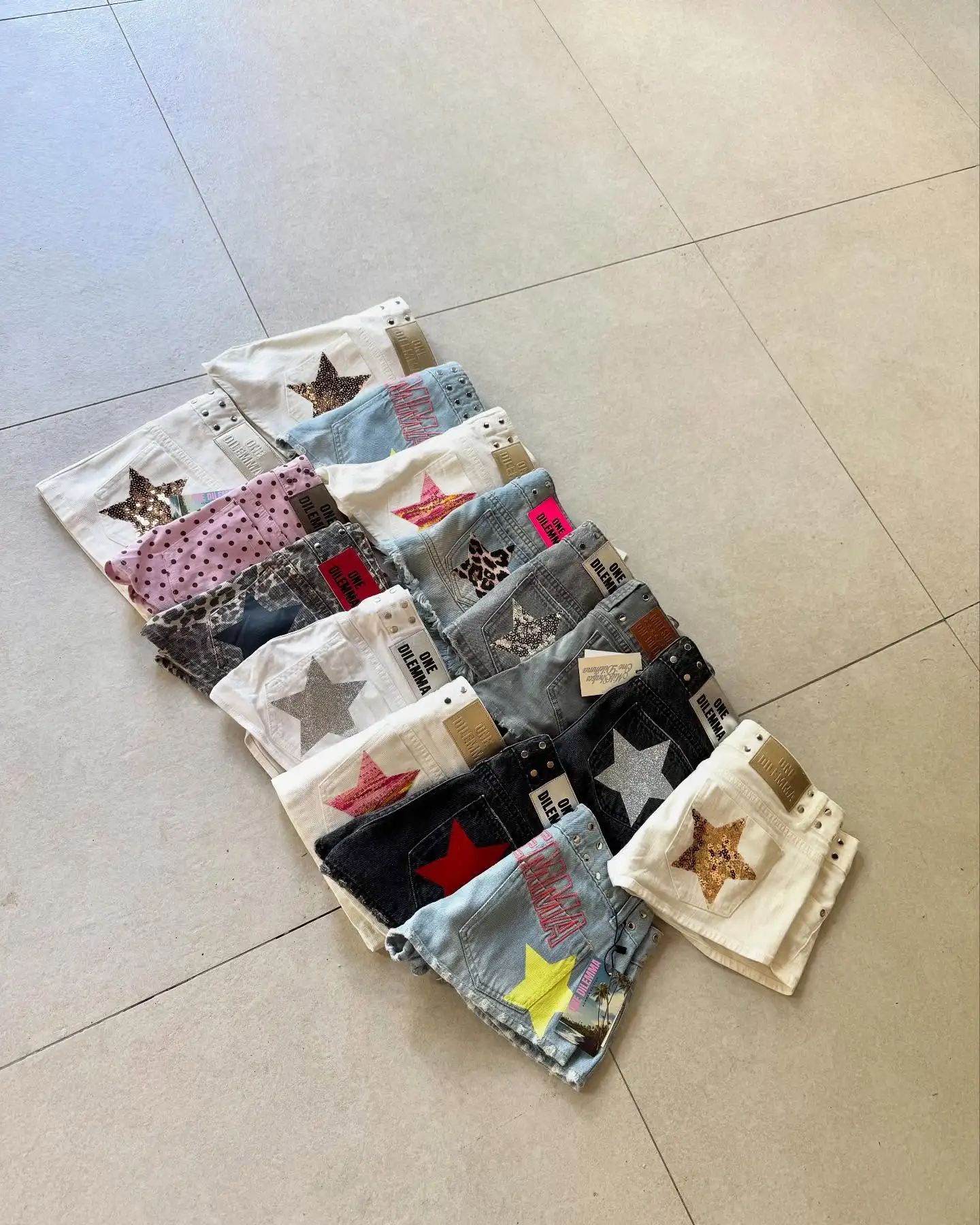 

Модные цельные шорты DILEMMA с пятиконечной звездой и принтом, женская одежда, сексуальные потертые джинсовые шорты для девочек, мини-юбки с низкой талией