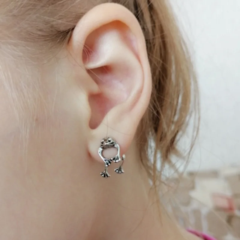 2pcs Cute Frog Earring For Women Vintage Silver Color Punk Gothic Animal Stud Earrings Pirecing Female Charm Party Jewelry Gift image 3