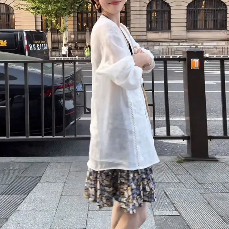 Camicia bianca ampia aperta sul davanti da donna, camicetta oversize casual a maniche lunghe