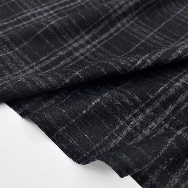 Soft and Skin-Friendly Gray and white contrast plaid pure wool fabric Designer fabrics for autumn and winter suits and coats