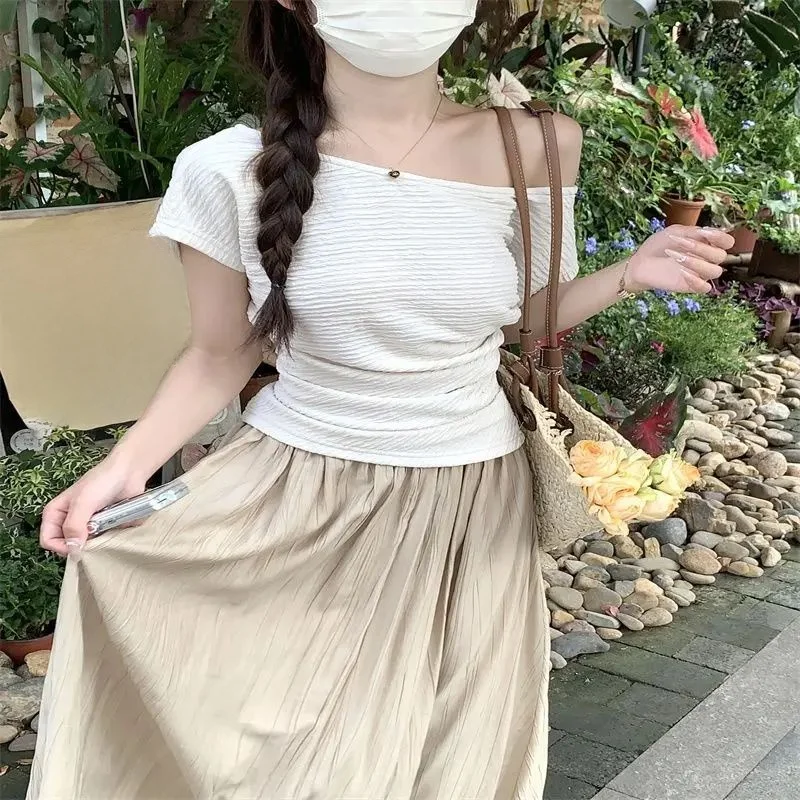 

French Pleated Off-oulder ort-Sved T-irt Women's Faion Ele Sle Winter Collection 00% Other Material