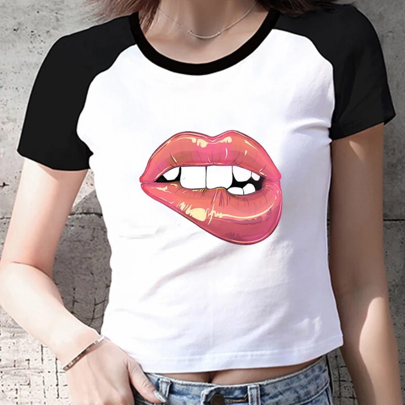 Sexy Lips Print Crop T-shirt Kiss Me Lip Graphic Casual Women Tshirt Summer Streetwear Fashion Raglan Sleeves Female Short Tees