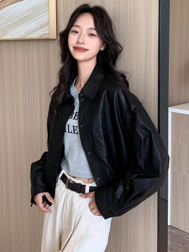 Lässige kurze Jacken aus echtem Leder für Damen, Frühling und Herbst 2022, neuer High-End-Vintage-einfacher, weicher, schwarzer Mantel aus echtem Schaffell