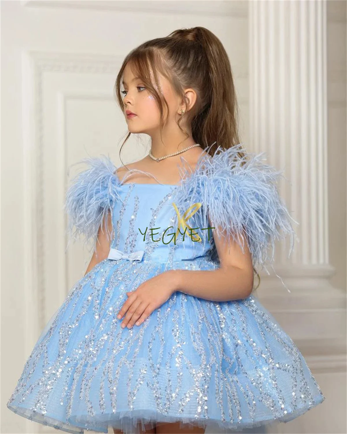 

Feather Girl Dresses Champagne Boat Neck Spark Flower Girl Dress Knee Length Girl Party Dress Kid Gown First Communion