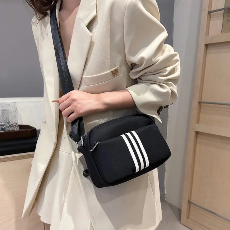 

Famous Designer Shoulder Bag for Women, Genuine Leather Craftsmanship, Elegant and Timeless Messenger Bag Style