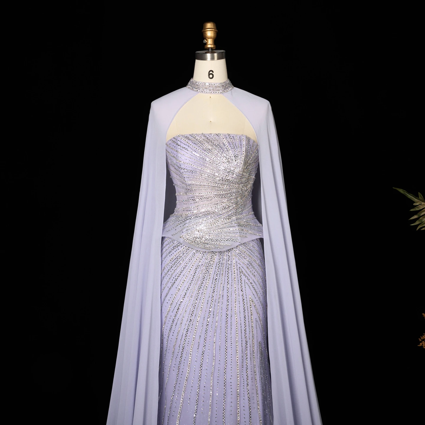 Sharon Said Luxuriöses lila Abendkleid, trägerlos, mit Kristallperlen, langer Chiffonumhang, Meerjungfrauen-Schnitt, formelles Abendkleid für besondere Anlässe, SS112 Custo – Detail 5