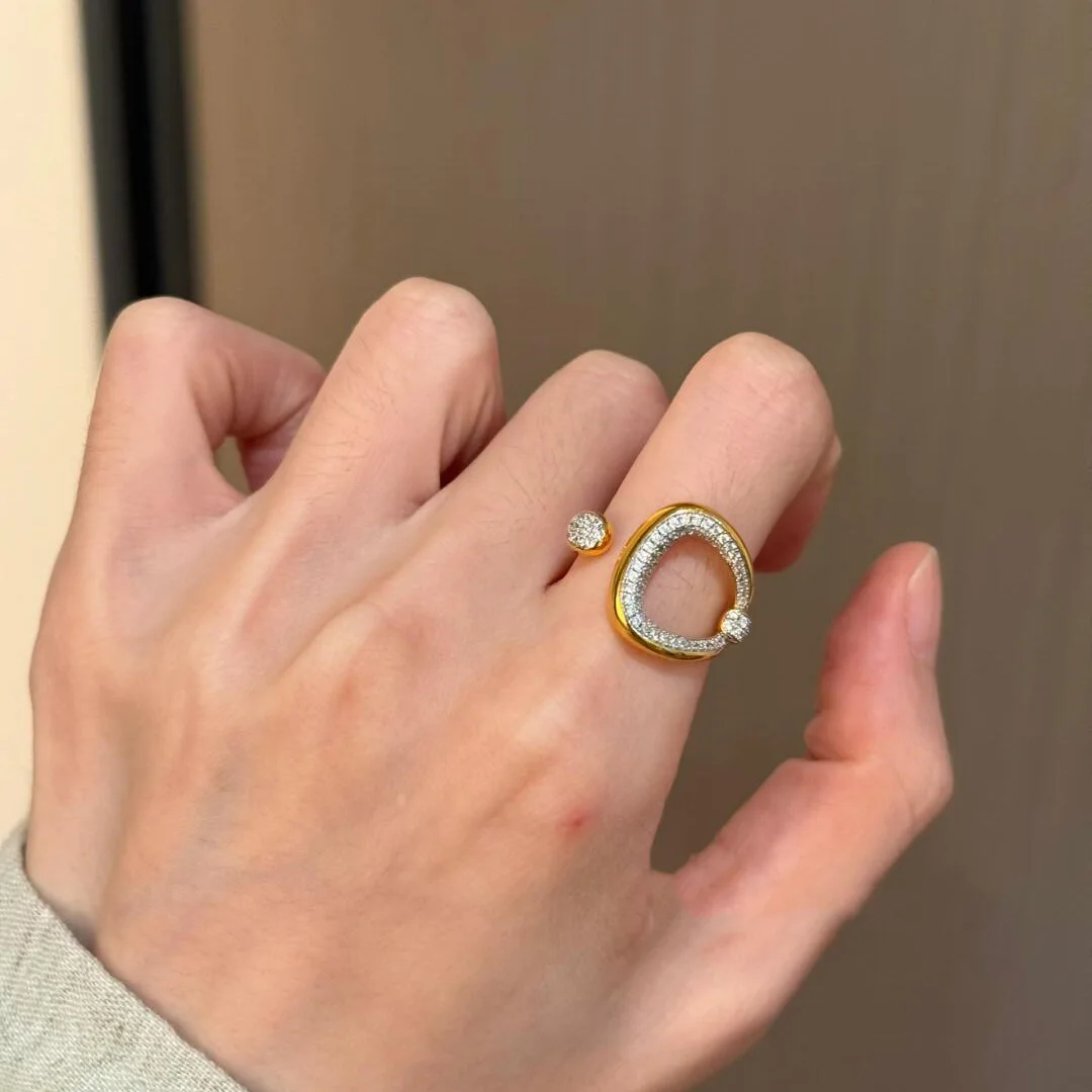 New in Art Irregular diamonds inlaid Circular rings for women Opening Fashion and High End Ring Banquet party Jewelry Gift