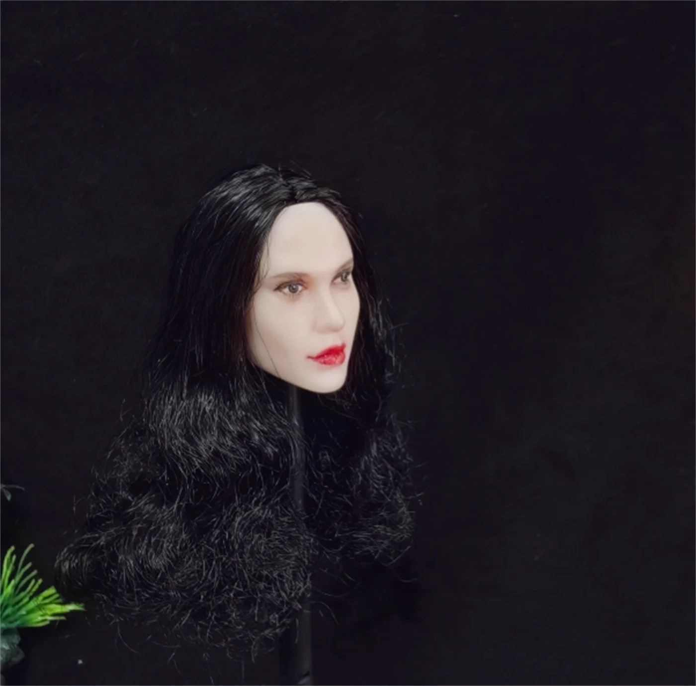 

Angelina Jolie 1 /6 Scale Black/ golden Expression pale Female Sculpt Head Carving Soldier For 12 inch PH Tbleague figure
